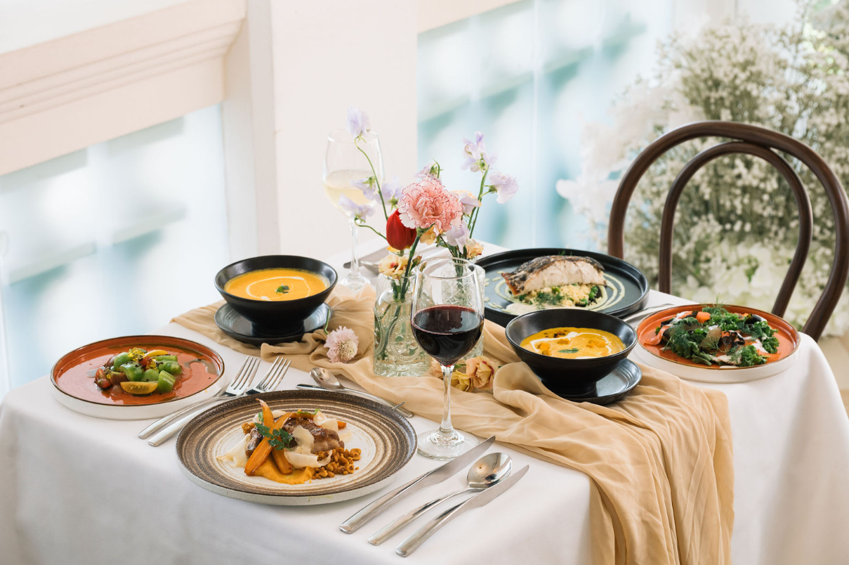 Wedding dining and floral table styling at 1-Flowerhill